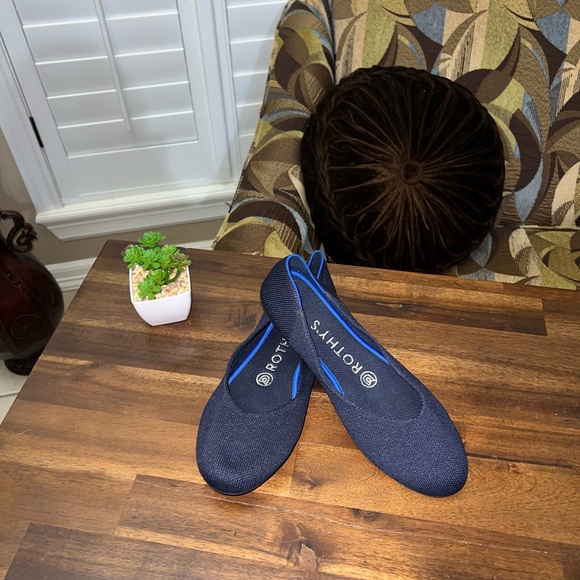 Rothy's Navy Blue Rounded Toe Flat Shoes Classic Size 7 - Picture 1 of 7